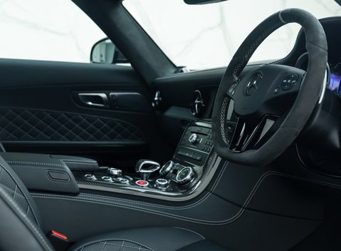 Mercedes-Benz SLS AMG GT FINAL EDITION 15