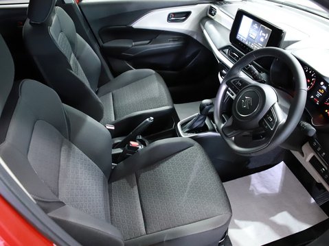 Suzuki Swift Motion 1.2 Mild Hybrid Auto 12