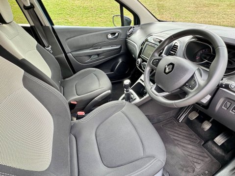 Renault Captur ICONIC TCE 14