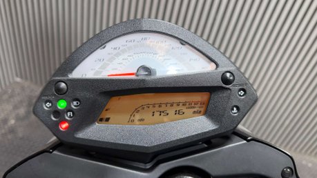 Kawasaki Er ER6 N 2010 ONLY 17K FULL LUGGAGE MOT SEPTEMBER 2027 650CC 40