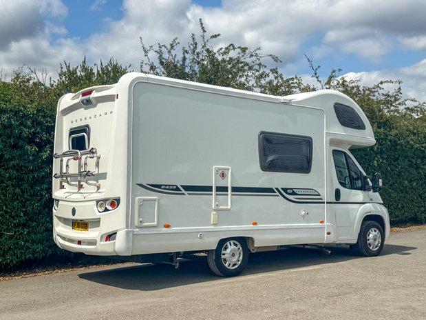Bessacarr E 5 Berth | 4 Belts | Dinette | Rear Kitchen| Side Bathroom | Vanlux 3
