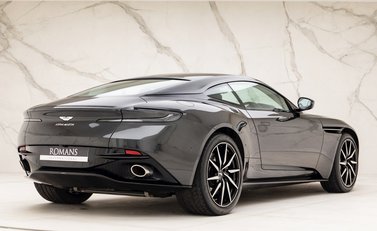 Aston Martin DB11 V8 7