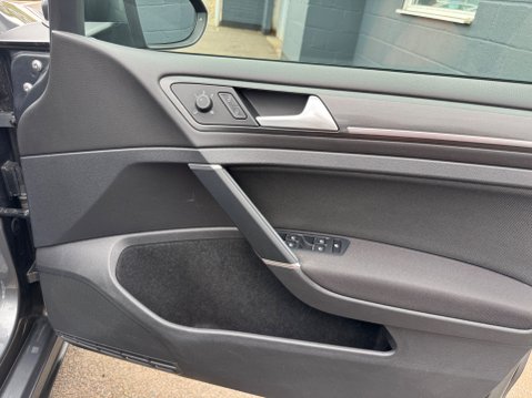 Volkswagen Golf GTI TSI DSG 44