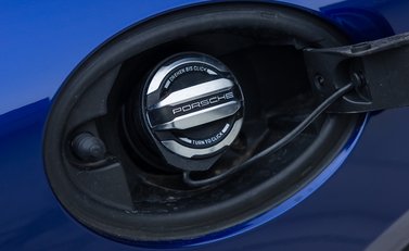 Porsche Cayman GT4 (718) 33