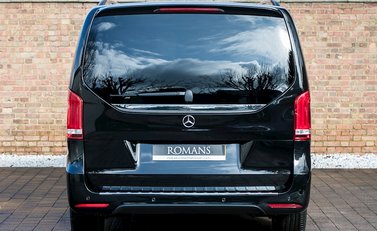 Mercedes-Benz V Class D AMG Line (Extra Long) 12