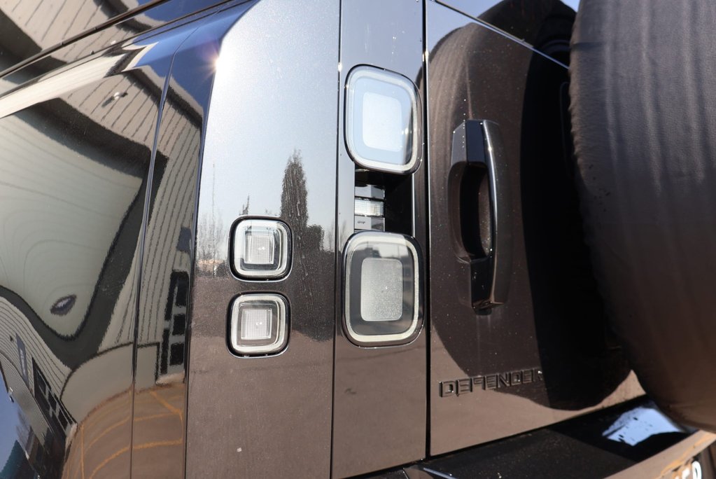 Land Rover Defender 110 BRAND NEW HARDTOP  250  TOP X-DYNAMIC SE REAR SEATS STYLED BY SEEKER  17