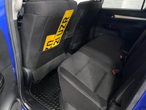 Toyota Hilux INVINCIBLE 4WD D-4D DCB 22