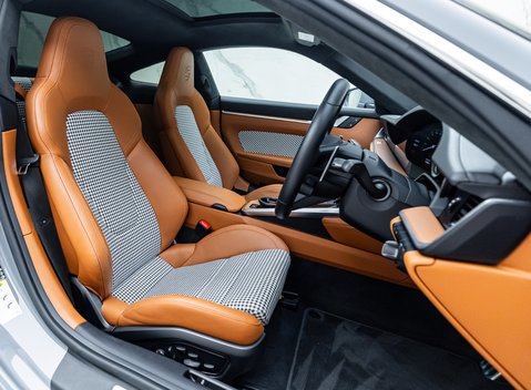 Porsche 911 Turbo S (992) 12