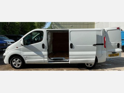 Vauxhall Vivaro 2.0 2900 CDTi Sportive Panel Van 4dr Diesel Manual FWD L3 (195 g/km, 113 bh 21