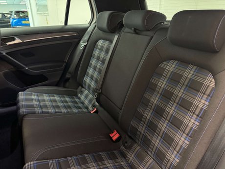 Volkswagen Golf 1.4 Golf GTE Advance Semi-Auto 5dr 24