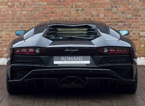 Lamborghini Aventador S LP740-4 5