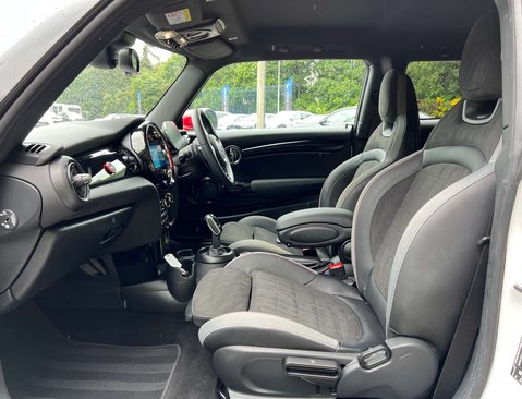 Mini Hatch 2.0 John Cooper Works Auto 3dr 38