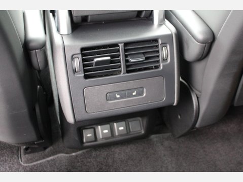 Land Rover Discovery DYNAMIC HSE 32