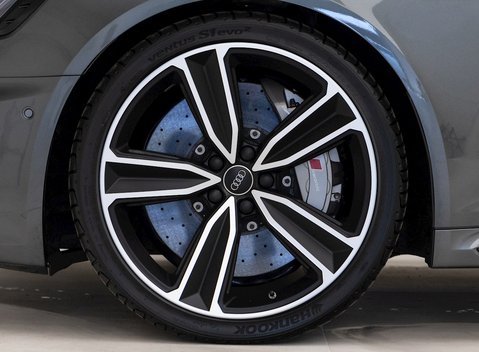 Audi RS4 Avant Carbon Edition 8