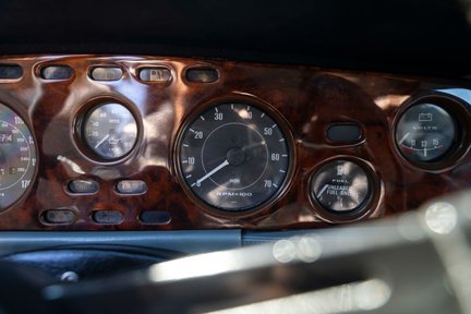 Aston Martin V8 Oscar India 17