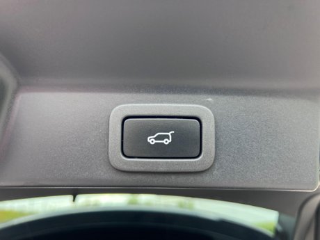 Jaguar F-Pace 2.0 D200 MHEV R-Dynamic SE Auto AWD Euro 6 (s/s) 5dr 38
