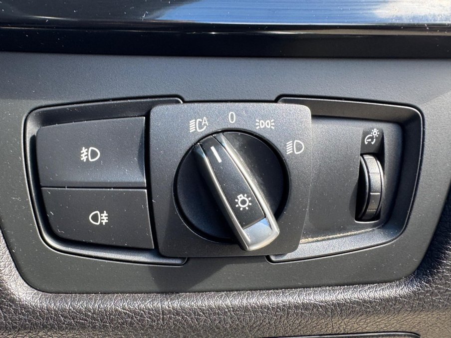 2015 BMW 3 Series — image 38