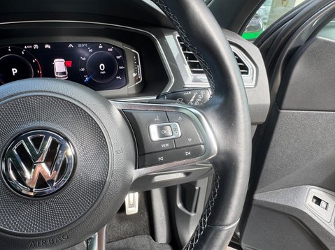 Volkswagen Tiguan R-LINE TECH TSI 4MOTION DSG 49