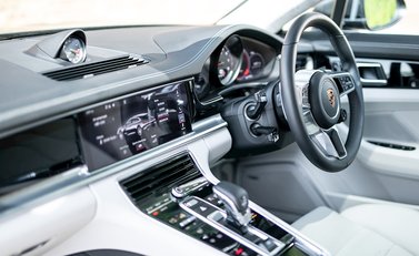 Porsche Panamera Turbo Sport Turismo 16