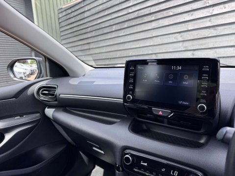 Toyota Yaris 1.5 Yaris Design HEV CVT 5dr 21
