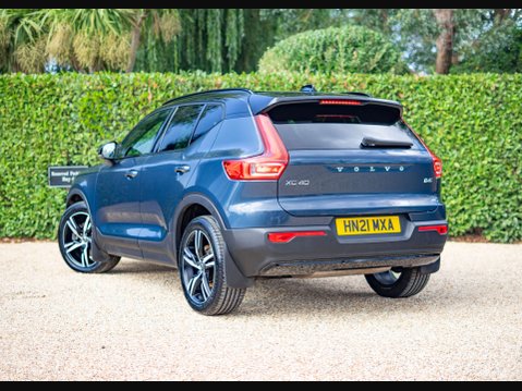 Volvo XC40 2.0 XC40 R-Design B4 MHEV AWD Auto 4WD 5dr 4