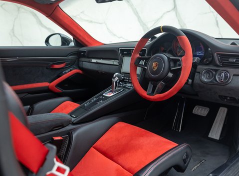 Porsche 911 (991) GT2 RS Weissach 10