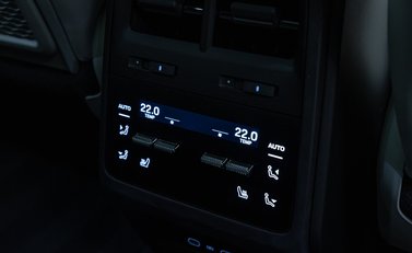 Porsche Macan 4 Electric 28