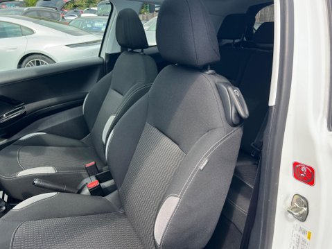 Peugeot 208 1.2 VTi Style Euro 5 3dr 28