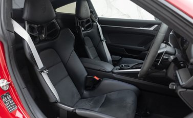 Porsche 911 Turbo S (992) Lightweight 14