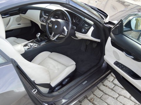 BMW Z4 E89 2.5 23i sDrive Roadster 15