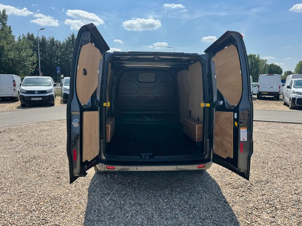 Ford Transit Custom SWB L1H1 Low Roof Limited 280 Air Con Alloys Sensors EURO 6 8