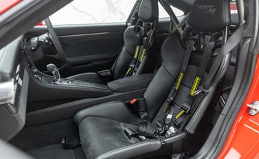 Porsche 911 GT2 RS Weissach (991) 22