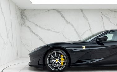 Ferrari 812 Superfast 24