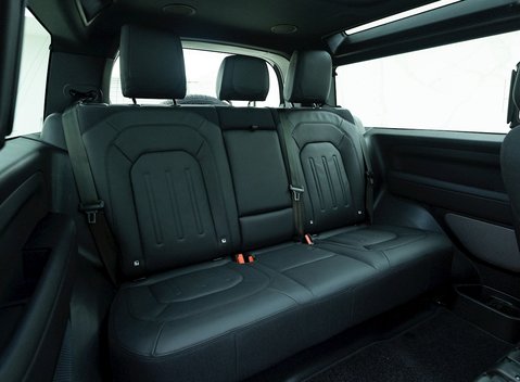 Land Rover Defender 90 X D300 12