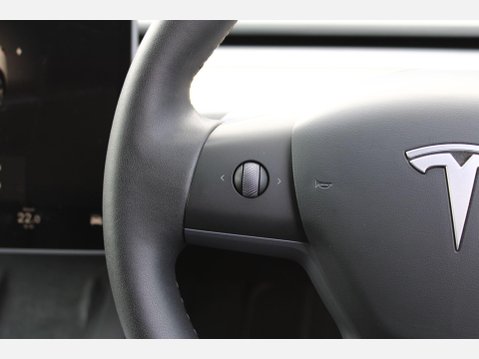 Tesla Model Y LONG RANGE AWD 17