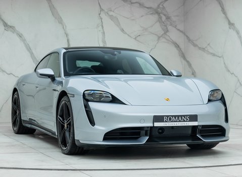 Porsche Taycan TURBO 9