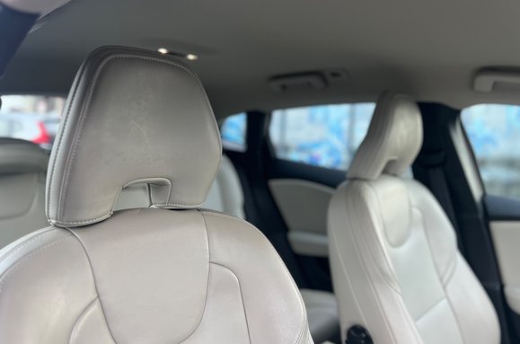 Volvo V40 2.0 T3 INSCRIPTION 17