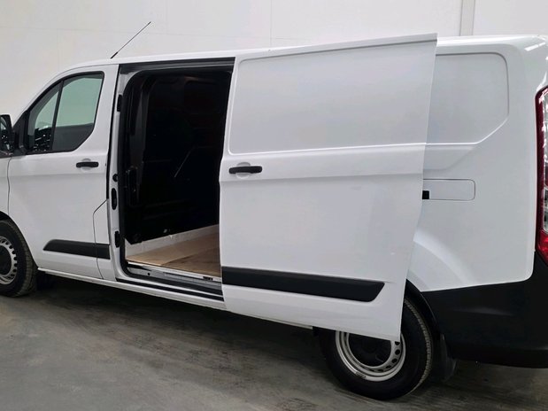 Ford Transit Custom Transit Custom 300 L2 Diesel FWD 2.0 Eco Blue 130ps Low Roof Leader Van 12