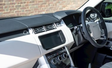 Land Rover Range Rover 4.4 SDV8 URBAN 17