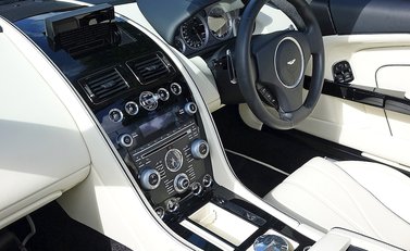 Aston Martin DB9 Volante 19