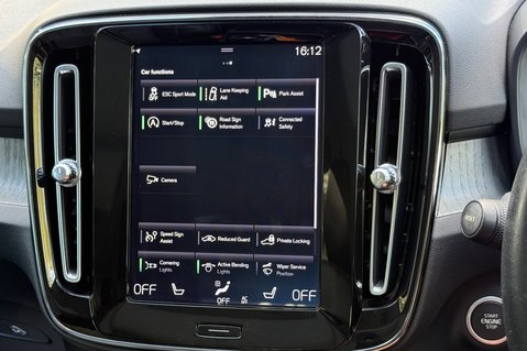 Volvo XC40 B4 INSCRIPTION PRO AWD MHEV - ONE OWNER - PAN ROOF - APPLE CARPLAY  43