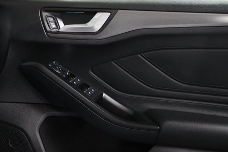 Ford Focus TITANIUM X 36