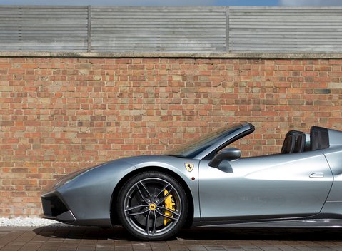 Ferrari 488 Spider 31