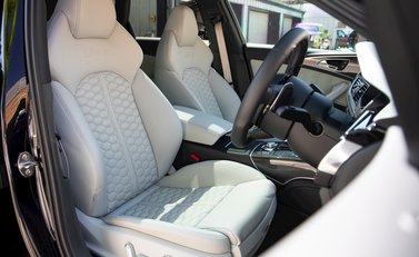 Audi RS6 Avant Performance 12