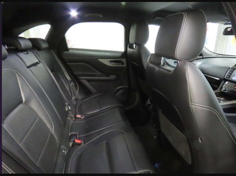 Jaguar F-Pace 3.0 D300 V6 S SUV 5dr Diesel Auto AWD Euro 6 (s/s) (300 ps) 9