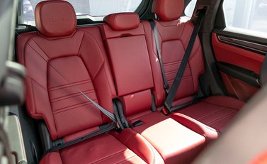 Porsche Cayenne Turbo 13