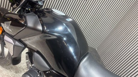 Honda CB 2023 4K DAMAGED SPARES OR REPAIR RUNNING PROJECT BIKE 125CC 26