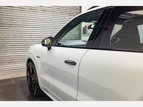Porsche Cayenne 3.0 V6 E-Hybrid 17.9kWh Platinum Edition TiptronicS 4WD Euro 6 (s/s) 5dr (3 96
