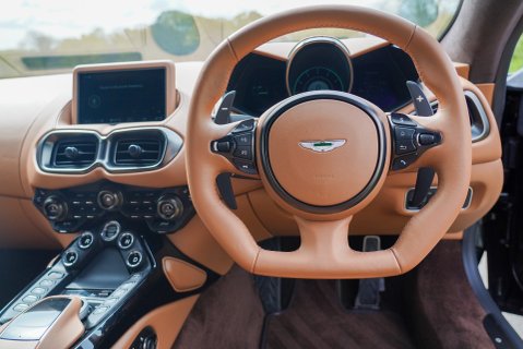 Aston Martin Vantage V8 11