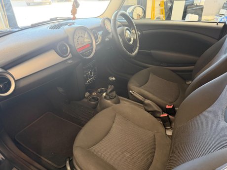 Mini Hatch 1.6 Cooper Euro 5 (s/s) 3dr 17